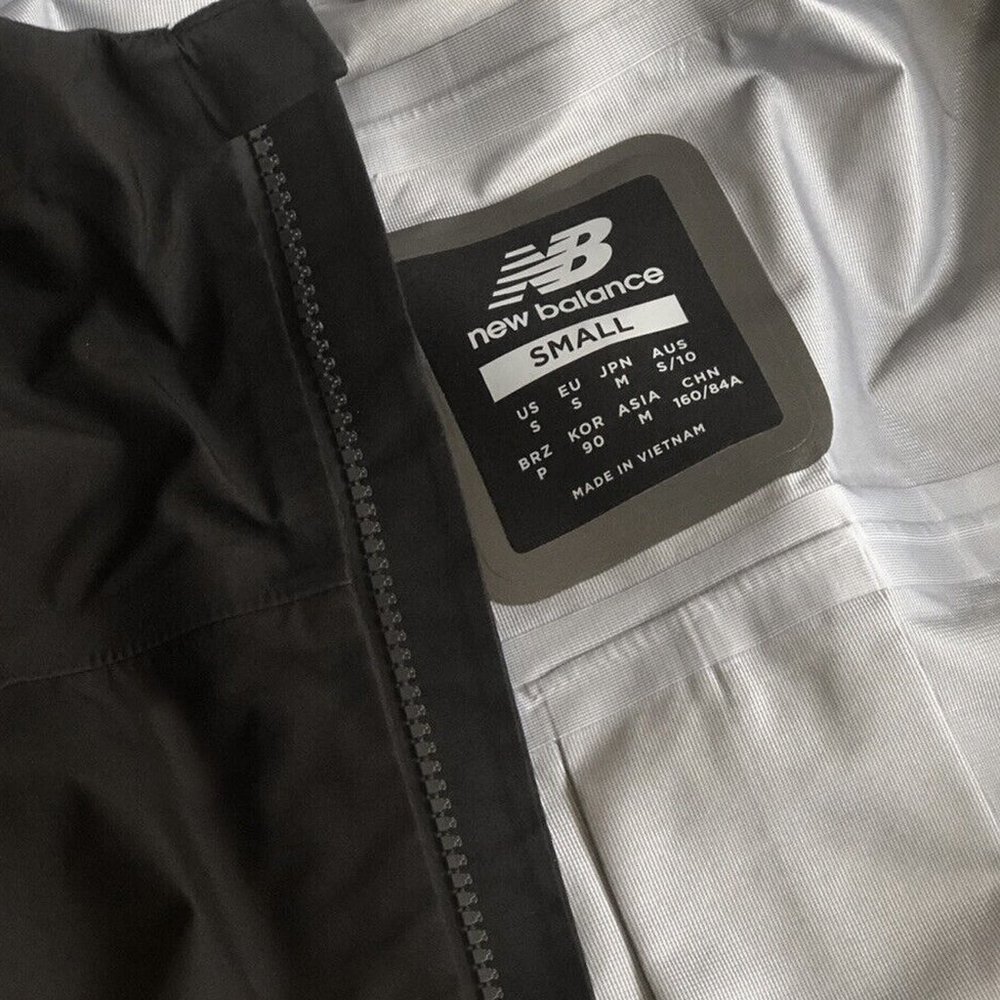 NEW $450 New Balance 3 Layer Gore Tex Jacket! Small Black Relaxed Fit - Picture 4 of 5